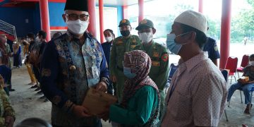 Bapak Walikota Jambi memberikan Bantuan Kepada Korban Kebakaran & Bencana Alam